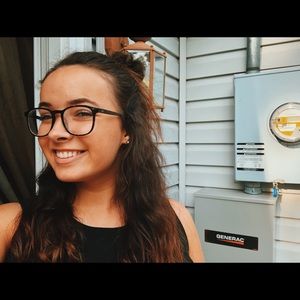 Meet your Posher, Alona